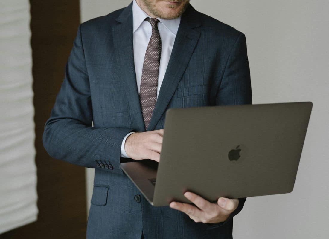 Government worker using the mobility of Mac to to enhance productivity and work while on the move.